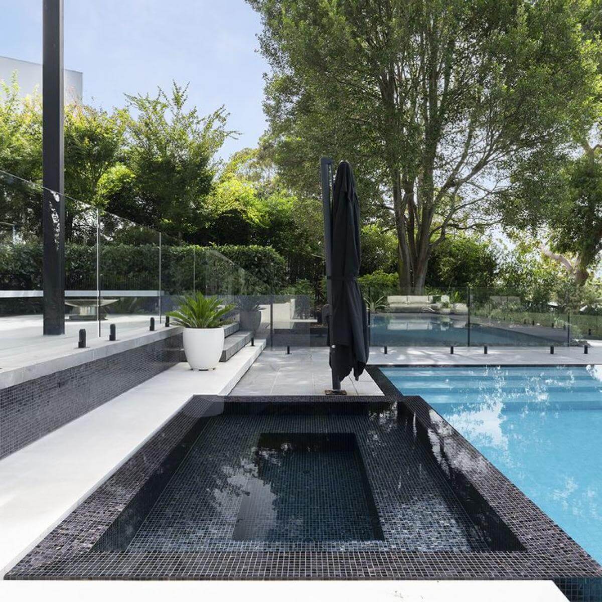 Revestimientos para piscinas: beneficios, riesgos y errores que conviene evitar | Vedek Revestimientos